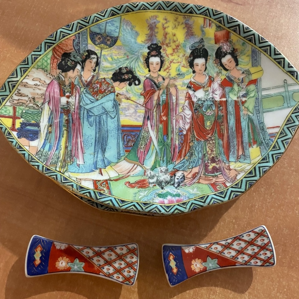 2 Oriental design bowls and chopstick holders